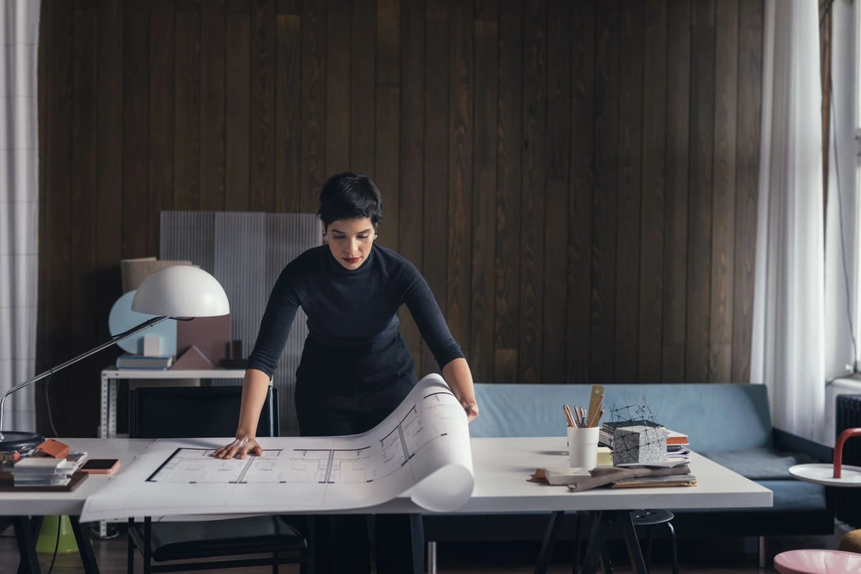Designer having cleaner documents after learning how to align media rolls